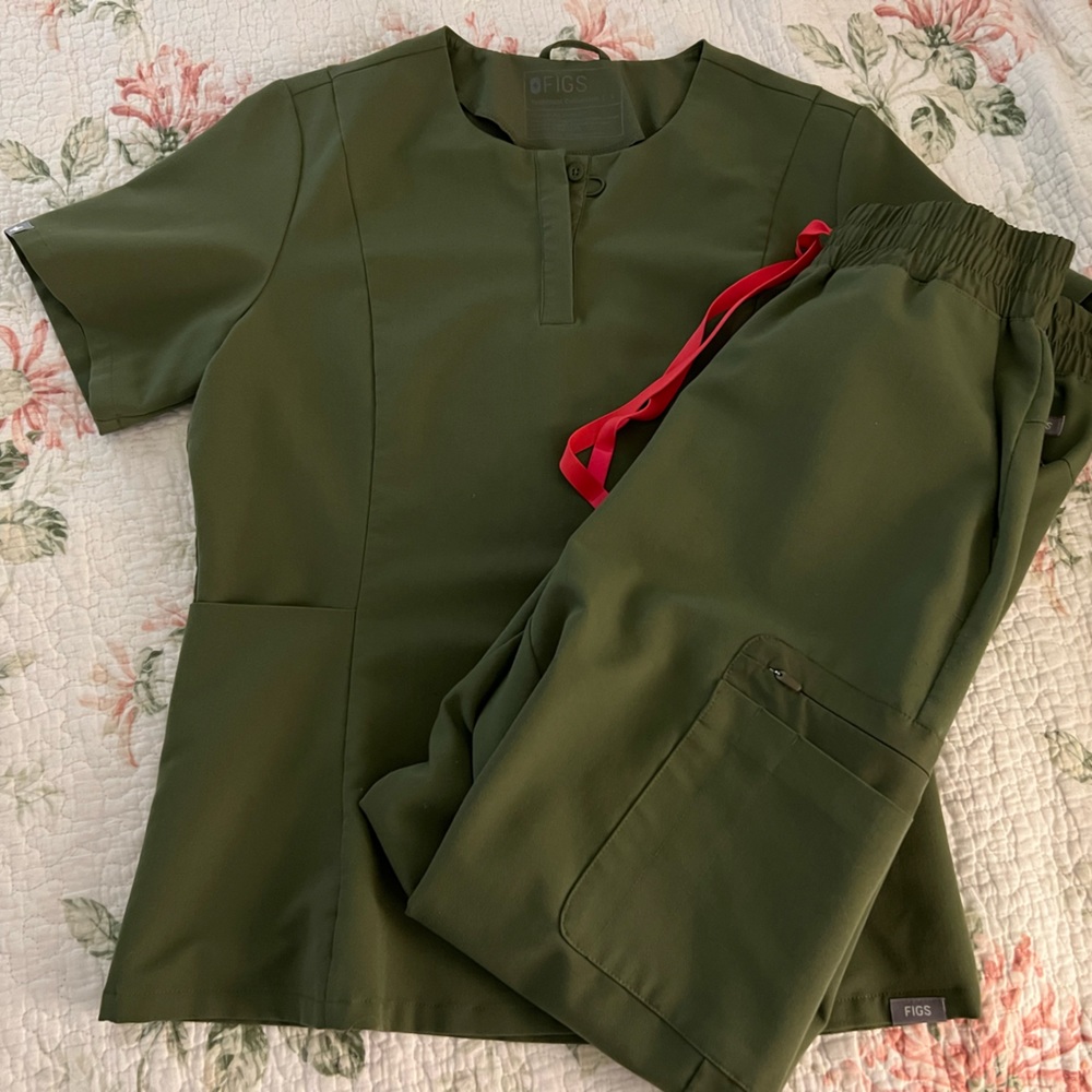 NWOT FIGS Women’s Scrubs Technical Collection S